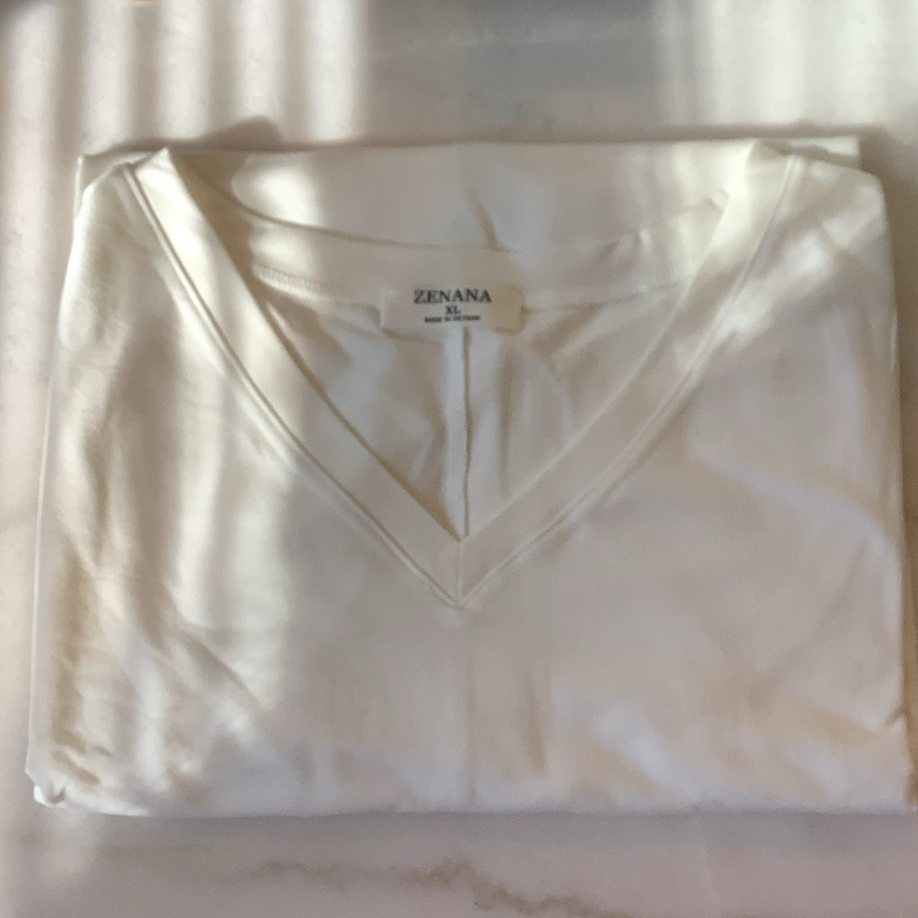 62 Zenana White Womens VNeck Short Sleeve Tee Brand New
